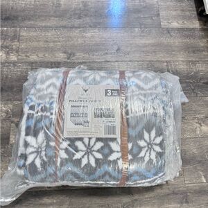 Artemis 3 PC Sherpa‎ Throw and Pillows Set NEW